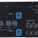 Zadní strana černého rackového zesilovače s nápisy NEXO a NXAMP4x4. Zařízení obsahuje čtyři výstupy označené jako POWER OUTPUTS (Speakon 1 až 4), dva…