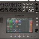 Digitální mixážní pult v černé barvě s dotykovým displejem. Na horní straně je nápis ALLEN&HEATH a v pravém dolním rohu označení CQ-12T. Horní panel…