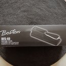 Kartonová krabice s sustain pedálem. Na krabici je bílé logo Boston a nápis BFS-40 SUSTAIN PEDAL compatible with all electronic keyboards and digital…