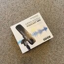 Bílá krabice s produktovou fotografií černého mikrofonu. Na obalu jsou nápisy marantz PROFESSIONAL, MPM-4000U PODCAST MIC a text ENGINEERED FOR PODCA…