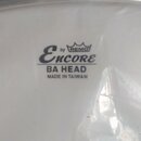 Bílá bicí kožíška v originálním plastovém obalu. Uprostřed je černý nápis „Encore by REMO“, pod ním text „BA HEAD“ a „MADE IN TAIWAN“. Povrch je čist…