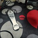 Černý sustain pedál s kovovým šlapadlem stříbrné barvy. Na horní části je umístěno logo a nápis YAMAHA. Povrch šlapadla obsahuje vyfrézované dekorati…