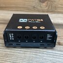 Černý napájecí adaptér s nápisem Palmer PWT04 Power Bar. Zařízení má čtyři výstupní konektory označené čísly 1 až 4 a textem 9V. Na boku je uveden ná…