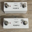 Dvě bílé efektové pedály s kovovými spínači a červenými kontrolkami. Na obou je nápis STEREO JACK, logo s písmenem W a text WIDARA a FOOP 2. Povrch j…