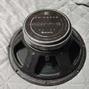 Černý reproduktor s kovovým rámem. Na zadním krytu je bílý nápis EMINENCE, POWER HANDLING 70 W, RESONANCE 70 Hz, IMPEDANCE 8 OHMS a modelové označení…