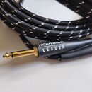 Černý pletený kabel s pozlaceným konektorem. Na černé části konektoru je bílý nápis whirlwind a pod ním slovo LEADER. Povrch kabelu i konektoru vypad…