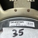Detail zadní části reproduktoru s kovovým rámem v béžové barvě. Na černém magnetu je bílá nálepka s nápisy CELESTION, T3903A a VINTAGE 30 8Ω 50 01KV.…