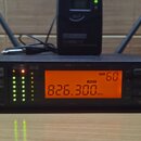 Černý bezdrátový přijímač s nápisem LD SYSTEMS a označením modelu WS1000G2R UHF PLL DIVERSITY WIRELESS RECEIVER. Přístroj má oranžový displej s hodno…