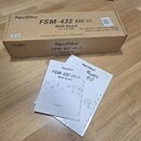 Kartonová krabice a dva papírové manuály s nápisy Hughes & Kettner TECHNOLOGY OF TONE a FSM-432 MK III MIDI Board. Na krabici je dále uveden text inc…
