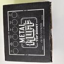 Černá krabice s bílým potiskem efekt pedálu. Uprostřed je velký nápis METAL MUFF WITH TOP BOOST a logo electro-harmonix s doplňkem MADE IN NYC, USA.…