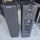 Dva černé reproduktory v plastových krytech. Na přední mřížce levého reproduktoru je bílý nápis IGSTR. Pravý reproduktor je zobrazen zezadu, jsou na…