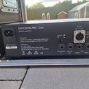 Zadní strana černého elektronického zařízení s nápisy GLOCKENKLANG Soul a Made in Germany. Jsou zde vidět napájecí konektor, několik jackových vstupů…