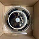 V kartonové krabici s plastovou fólií je umístěn reproduktor. Na černém středovém štítku jsou nápisy CELESTION, LOUDSPEAKERS, 16 ohms, G12 Vintage 30…