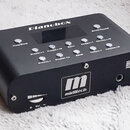 Černý kompaktní elektronický přístroj s nápisem Pianobox na horní straně. Na přední části je logo „m miditech“, dva konektory pro sluchátka a ovládac…