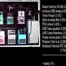 Fotografie zobrazuje pedalboard s řadou efektů. Jsou zde pedály s nápisy Maxon, UniChorus EBS, Vortex tc electronic, POG electro-harmonix, Bass Equal…