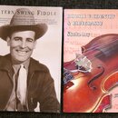 Dvě učebnice hry na housle položené vedle sebe. Levá kniha má černobílou fotografii muže v klobouku a nápis WESTERN SWING FIDDLE BY STACY PHILLIPS. P…