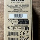 Kartonová krabice s nápisy a symboly. V horní části je logo NUX a text MINI PEDAL, níže jsou informace v čínštině a angličtině včetně názvu výrobce C…