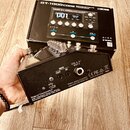 Černý kytarový efektový procesor Boss GT-1000CORE. Na horním panelu je displej s číslem 001, nápisy A.I.R.D a CTL 1. Zadní strana obsahuje konektory…
