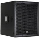 Černý subwoofer v hranatém korpusu s kovovou ochrannou mřížkou zepředu. V dolní části mřížky je umístěno bílé kulaté logo s nápisem RCF. Na boční str…