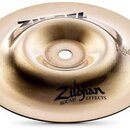 Zlatavý kovový činel s výrazně vyvýšeným středem (kopulkou). Na povrchu jsou černá loga a nápisy Zildjian a SOUND EFFECTS. Povrch je hladký a v dobré…