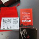 Fotografie zobrazuje černý efekt pedál s bílým podpisem na horní straně a nápisem MADE IN TAIWAN, CE a symbolem odpadkového kontejneru. Vedle pedálu…