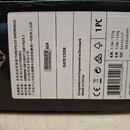 Fotografie detailu štítku na černé krabici od efektového pedálu. Na štítku je uveden název TUBE PILOT OVERDRIVE a značka tc electronic. Jsou zde vidi…