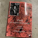 Červená tištěná kniha s názvem „Etudy pro soupravu bicích nástrojů“, „Studies for the drumset“ a „Schlagzeugetüden“. Na obálce je černobílá fotografi…
