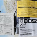 Fotografie zobrazuje papírový návod k obsluze efekt pedálu. Na bílém podkladu je výrazné černé logo BOSS a název modelu DD-3 Digital Delay. Text obsa…