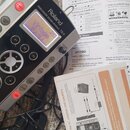 Stříbrný perkusní zvukový modul značky Roland s názvem modelu PERCUSSION SOUND MODULE TD-9. Zařízení má černý ovládací panel s několika tlačítky, kro…