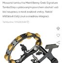 Černá tamburína s mosaznými zvonečky a připevněným černým pedálem. Na rámu tamburíny i na pedálu je viditelné bílé logo ve tvaru písmena „B“ v kruhu.…