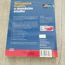 Fotografie zachycuje zadní obálku knihy s názvem „Mixujeme hudbu v domácím studiu“ od autora Mike Senior. Text je napsán česky na bílém podkladu s mo…