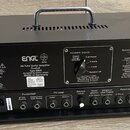 Zadní strana černého kytarového komba s nápisem ENGL Tube Amp. Na štítku je uvedeno All-Tube Guitar Amplifier Frambach Type E506 designed by Hartmut…