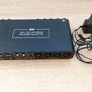 Černý audio rozhraní s nápisem MOTU M6 na horním krytu. Zadní strana obsahuje konektory USB-C, MIDI IN a OUT, několik jackových vstupů a čtyři XLR vs…