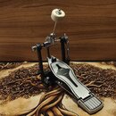 Kovový basový pedál s nerezovým povrchem a černými doplňky. Na šlapadle je vyfrézovaný černý ornament ve tvaru stylizované kapky. Horní část obsahuje…