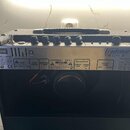 Zadní strana černého kytarového komba s nápisem Trademark 30 a logem TECH 21 NYC. Na štítku je uvedeno sériové číslo 953323 a označení MADE IN USA. J…