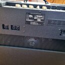 Zadní strana kytarového komba s černým povrchem. Na černé štítku je uveden Model No. AC30S1, napětí 220-240V~ 50Hz 160W a nápis BUILT BY VOX MANUFACT…