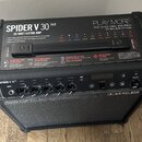 Černý kytarový kombozesilovač s nápisem SPIDER V 30 MkII a označením 30-WATT GUITAR AMP. Na předním panelu jsou ovládací prvky s popisky INPUT, DRIVE…
