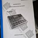 Fotografie znázorňuje papírový návod k použití v češtině. V horní části je text ALESIS_SR_18_CZ a nad obrázkem nápis ALESIS SR 18 PROFESIONÁLNÍ BICÍ…