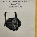Fotografie zachycuje stránku uživatelského manuálu s názvem User Instructions. Je na ní černobílá fotografie LED par světla v černé barvě s úchytem.…