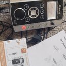 Stříbrný perkusní zvukový modul s nápisem Roland PERCUSSION SOUND MODULE TD-9. Zařízení má digitální displej, několik ovládacích tlačítek a v pravém…