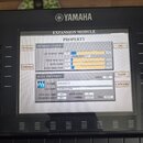 Fotografie zachycuje displej klávesového nástroje značky YAMAHA. Na obrazovce je otevřeno menu EXPANSION MODULE v sekci PROPERTY, které zobrazuje MEM…