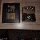 Černý distortion pedál značky Marshall s nápisy JVM a DISTORTION & NOISE GATE. Efekt má čtyři ovládací knoflíky s popisky VOLUME, TONE, GATE a GAIN.…