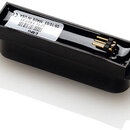 Černý elektrický snímač s plastovým krytem. Na bílé nálepce je uveden nápis EMG, kód (21) 140731 a text 09/10 03 MADE IN USA CE. V pravé části jsou v…