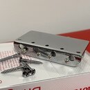 Chromovaná kobylka pro elektrickou kytaru s pěti sedly. Nástroj leží na bílém kartonu s červeným nápisem Bridge a GOTOH. Vedle kobylky jsou rozložené…
