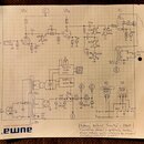 Fotografie znázorňuje ručně kreslený elektrický schéma zapojení v kostkovaném papíře. V pravém dolním rohu je text „Kytarový zesilovač Turbo Mys - 5W…