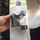 Fotografie znázorňuje příslušenství k bubnu v originálním plastovém obalu na kartonovém podkladu. Na žlutém pruhu je logo MAPEX a nápisy BASS DRUM LI…