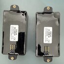 Dvě černé elektrické snímače s plastovým krytem a kovovými montážními výstupky. Levý snímač má bílou nálepku s nápisy EMG-60, (21)3331490, 22.01, 05/…