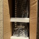 Černý MIDI kontrolér v originální krabici s polystyrenovými výplněmi, zabalený v plastové fólii. Na spodním panelu je viditelný nápis eurylite JAKE M…