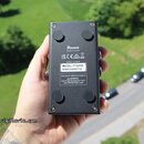 Fotografie zachycuje zadní stranu černého efekt pedálu z kovu. Na spodní části jsou vidět nápisy Ibanez, MADE IN CHINA a několik certifikačních symbo…