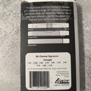 Zadní strana černého papírového obalu na plosinky pro klarunet. Je zde uveden název Bb Clarinet Signature a tabulka s hodnotami Strength od 2.00 do 4…